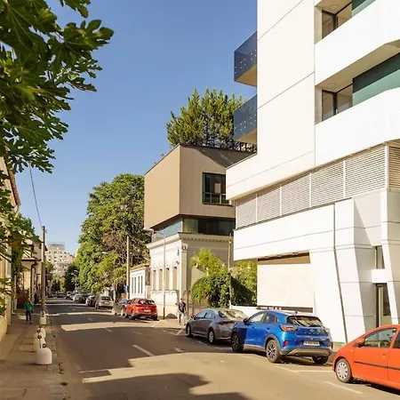 14 - New Building & Parking 布加勒斯特