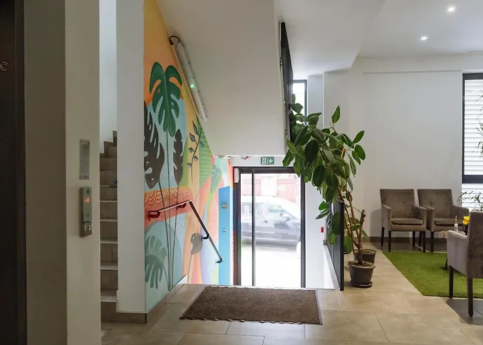 14 - New Building & Parking 布加勒斯特